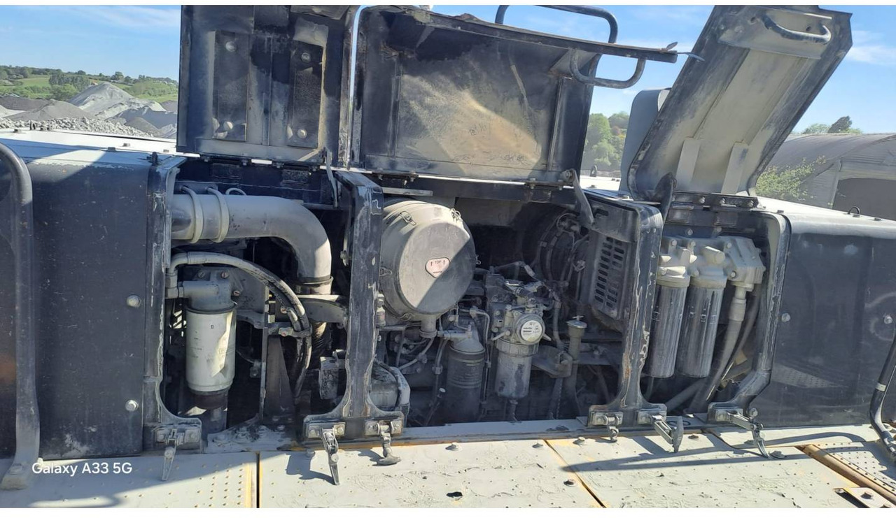 Pásové rýpadlo KOMATSU PC700LC: obrázek 17