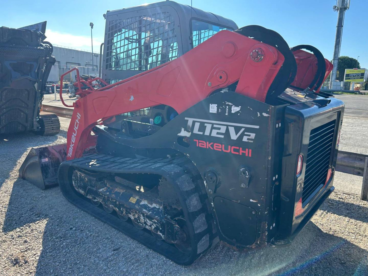 TAKEUCHI MFG. CO. LTD. TL12 - Pásový nakladač: obrázek 4 TAKEUCHI MFG. CO. LTD. TL12 - Pásový nakladač: obrázek 4