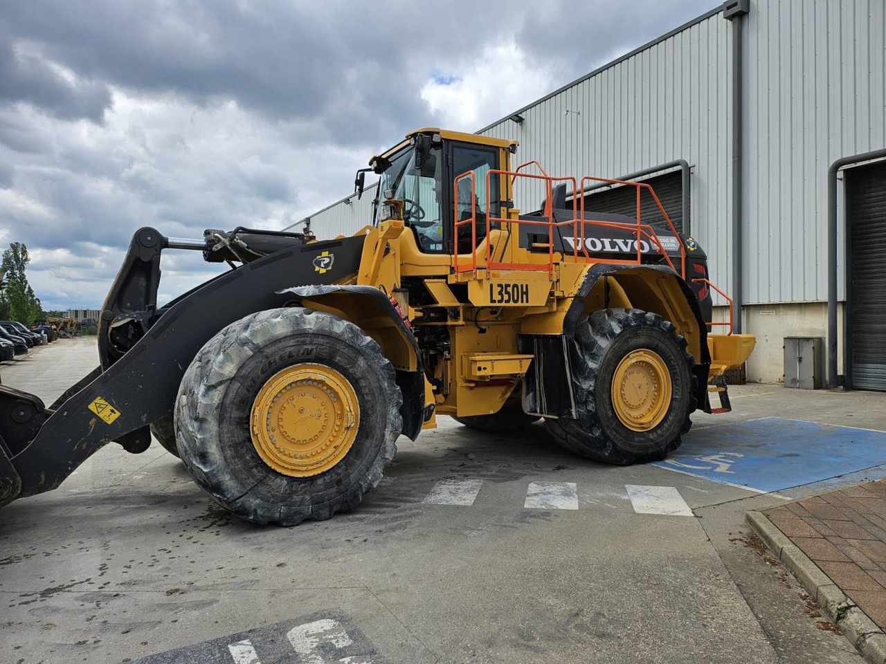 VOLVO CONSTRUCTION EQUIPMENT L350H - Kolový nakladač: obrázek 2 VOLVO CONSTRUCTION EQUIPMENT L350H - Kolový nakladač: obrázek 2