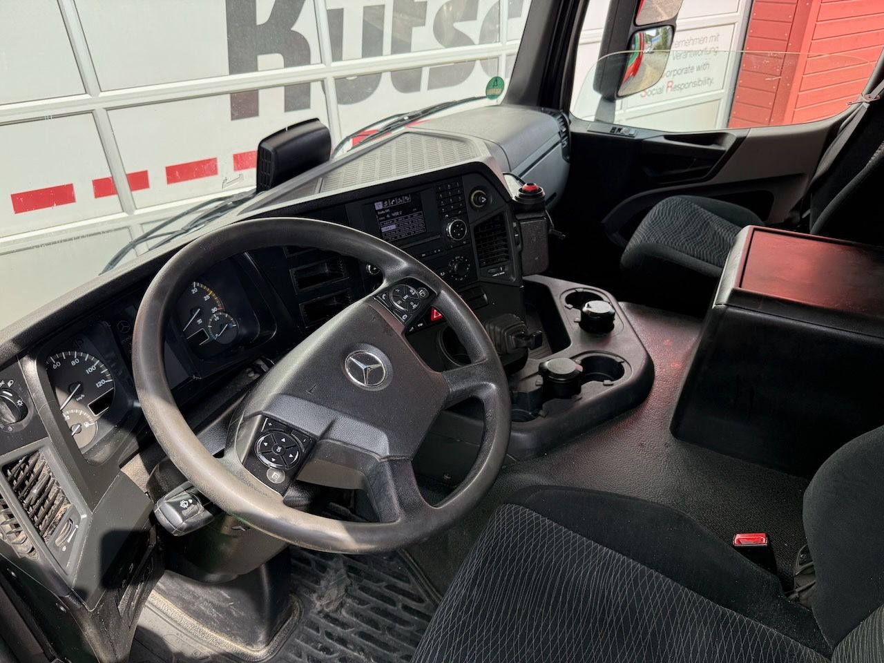 Nákladní automobil valníkový/ Plošinový, Auto s hydraulickou rukou Mercedes-Benz Antos 1832L mit Palfinger PK 12001L Heckkran: obrázek 20