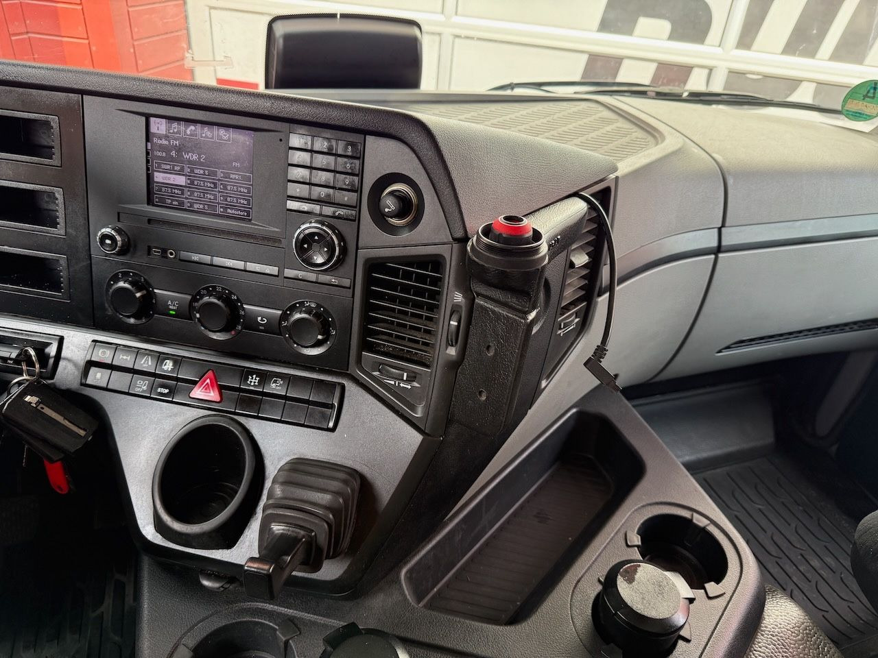Nákladní automobil valníkový/ Plošinový, Auto s hydraulickou rukou Mercedes-Benz Antos 1832L mit Palfinger PK 12001L Heckkran: obrázek 22