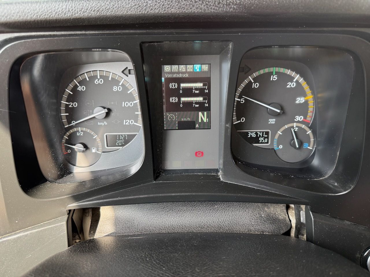 Nákladní automobil valníkový/ Plošinový, Auto s hydraulickou rukou Mercedes-Benz Antos 1832L mit Palfinger PK 12001L Heckkran: obrázek 21