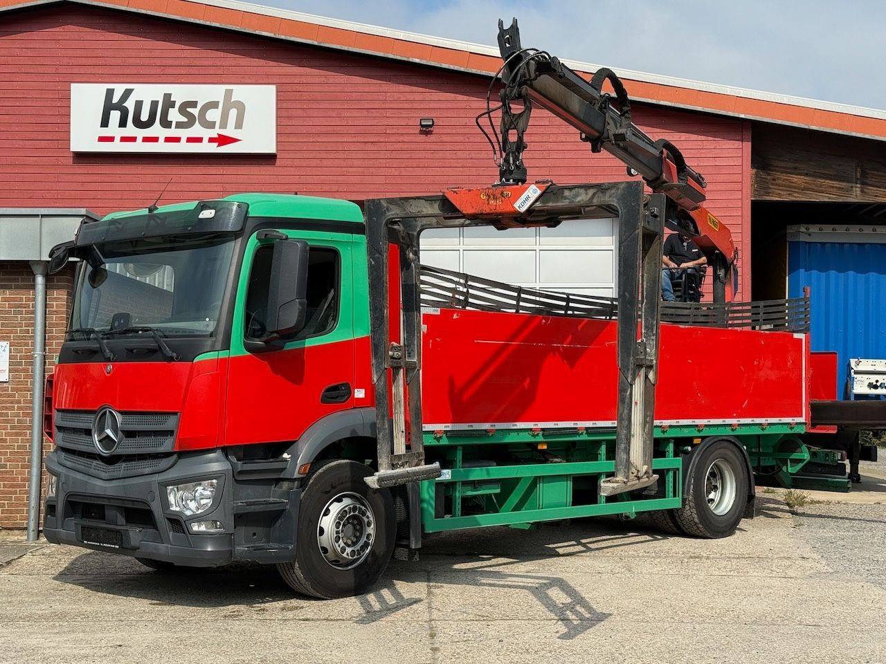 Mercedes-Benz Antos 1832L mit Palfinger PK 12001L Heckkran - Nákladní automobil valníkový/ Plošinový, Auto s hydraulickou rukou: obrázek 1 Mercedes-Benz Antos 1832L mit Palfinger PK 12001L Heckkran - Nákladní automobil valníkový/ Plošinový, Auto s hydraulickou rukou: obrázek 1