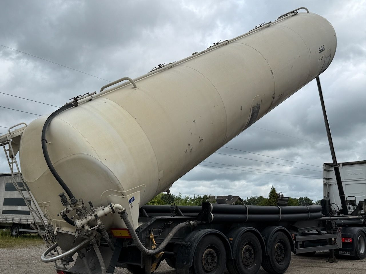 Spitzer SK 2760 CAL Kippsilo - Silo cisterna: obrázek 2 Spitzer SK 2760 CAL Kippsilo - Silo cisterna: obrázek 2