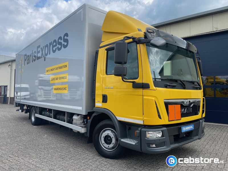 MAN TGL 12.180 4x2 Euro 6 Bakwagen MAN TGL 12.180 Bakwagen Euro 6 - Bouwjaar 2016 - Km 394.831 - Laadklep - Good condition - Skříňový nákladní auto: obrázek 2 MAN TGL 12.180 4x2 Euro 6 Bakwagen MAN TGL 12.180 Bakwagen Euro 6 - Bouwjaar 2016 - Km 394.831 - Laadklep - Good condition - Skříňový nákladní auto: obrázek 2