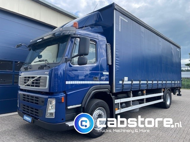 Volvo FM9 4X2R FAL9.0 RAD-A4 Volvo FM300 4x2 Euro 5 bakwagen - Schuifzeilen - Laadklep 2000 kg - Bouwjaar 2008 - Kooi-Aap heftruck - Dodávka skřín: obrázek 2 Volvo FM9 4X2R FAL9.0 RAD-A4 Volvo FM300 4x2 Euro 5 bakwagen - Schuifzeilen - Laadklep 2000 kg - Bouwjaar 2008 - Kooi-Aap heftruck - Dodávka skřín: obrázek 2