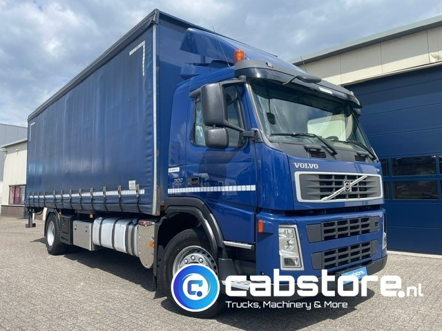 Volvo FM9 4X2R FAL9.0 RAD-A4 Volvo FM300 4x2 Euro 5 bakwagen - Schuifzeilen - Laadklep 2000 kg - Bouwjaar 2008 - Kooi-Aap heftruck - Skříňový nákladní auto: obrázek 1 Volvo FM9 4X2R FAL9.0 RAD-A4 Volvo FM300 4x2 Euro 5 bakwagen - Schuifzeilen - Laadklep 2000 kg - Bouwjaar 2008 - Kooi-Aap heftruck - Skříňový nákladní auto: obrázek 1