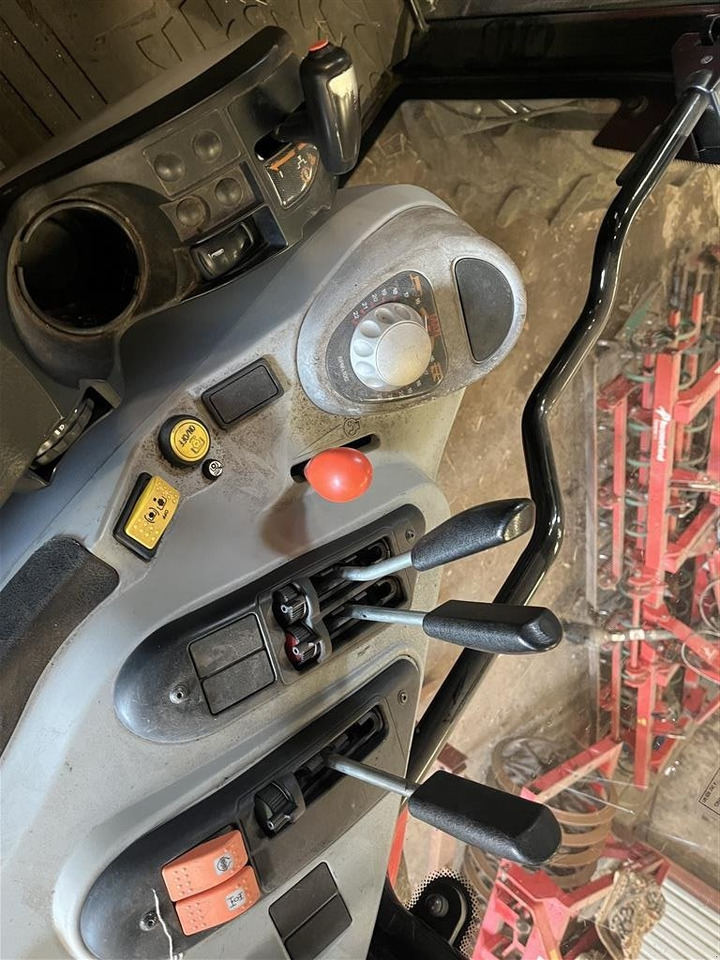 Massey Ferguson 6480 - Traktor: obrázek 4 Massey Ferguson 6480 - Traktor: obrázek 4