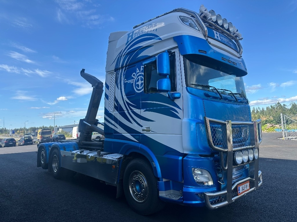 DAF XF 530 6x2*4 - Hákový nosič kontejnerů: obrázek 3 DAF XF 530 6x2*4 - Hákový nosič kontejnerů: obrázek 3