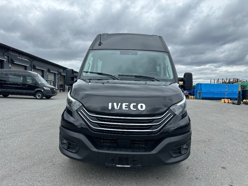 Iveco Daily 35S18A8 1+4hlö retkeilyauto - Furgon: obrázek 2 Iveco Daily 35S18A8 1+4hlö retkeilyauto - Furgon: obrázek 2