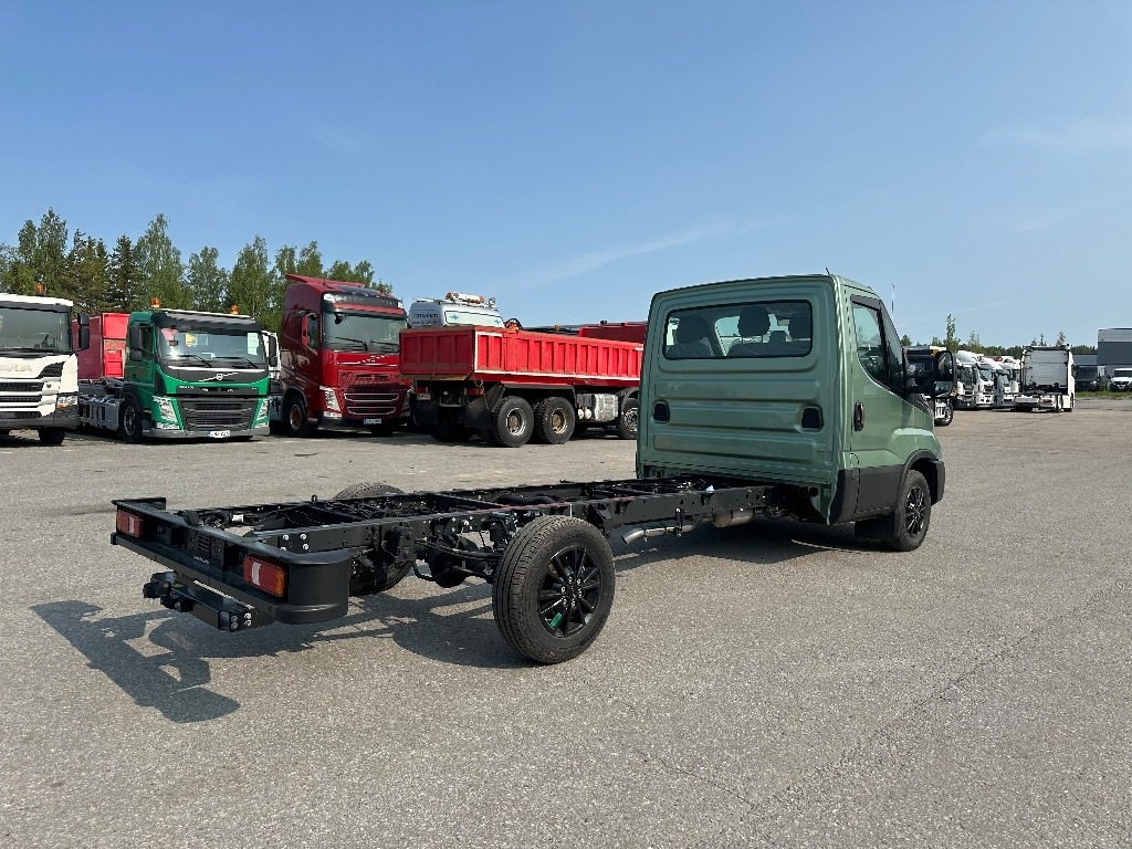 Iveco Daily 35S18A8 alusta - Furgon: obrázek 4 Iveco Daily 35S18A8 alusta - Furgon: obrázek 4