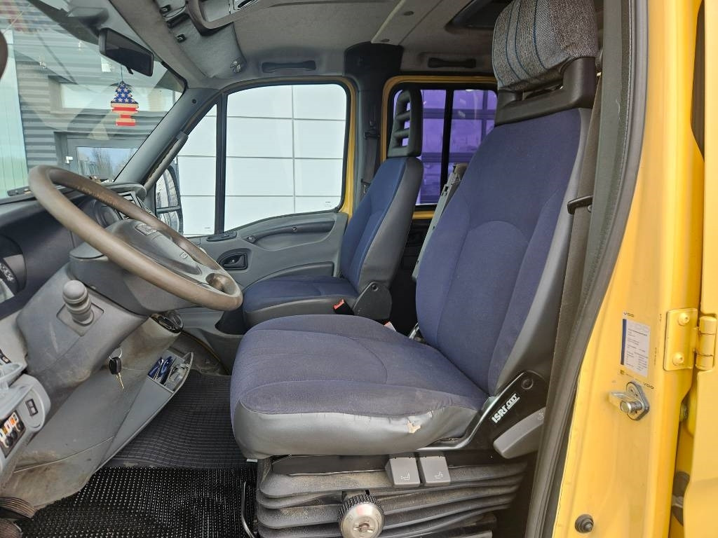 Dodávka valník Iveco Daily 65C18 D Palfinger PK3700+ makuuohjaamo: obrázek 12