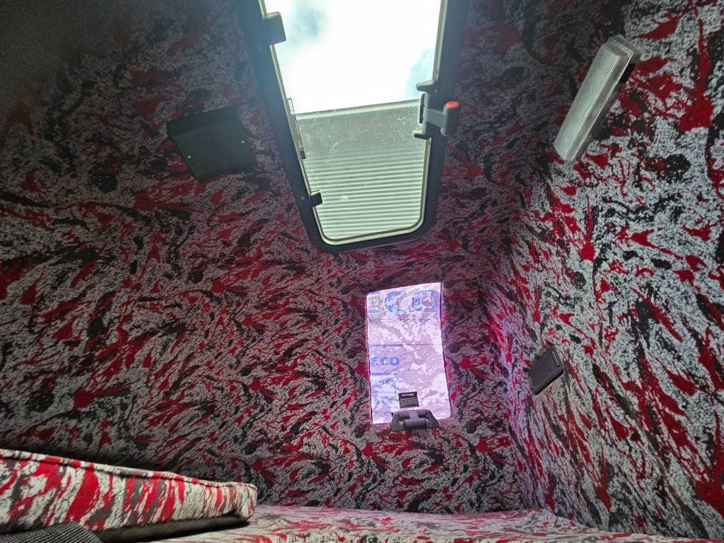 Dodávka valník Iveco Daily 65C18 D Palfinger PK3700+ makuuohjaamo: obrázek 15