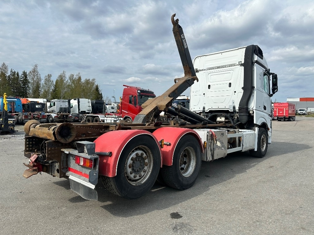 Mercedes-Benz Actros 2551 6x2*4 - Hákový nosič kontejnerů: obrázek 4 Mercedes-Benz Actros 2551 6x2*4 - Hákový nosič kontejnerů: obrázek 4