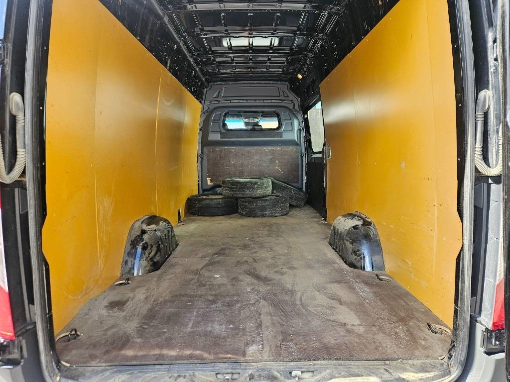 Furgon Mercedes-Benz Sprinter 317 RWD: obrázek 12
