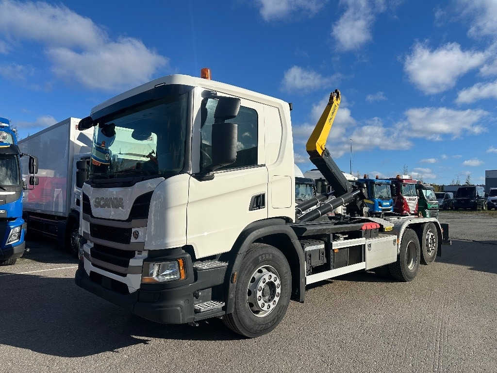 Scania P 360 - Hákový nosič kontejnerů: obrázek 1 Scania P 360 - Hákový nosič kontejnerů: obrázek 1