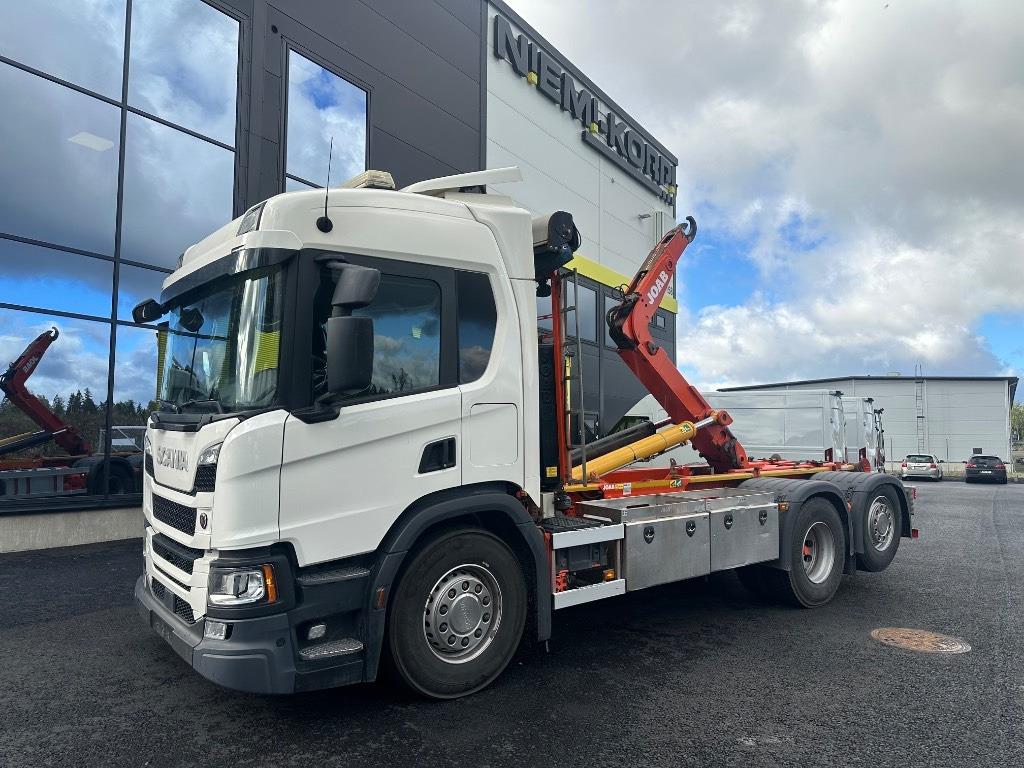 Scania P 370 6x2*4 - Hákový nosič kontejnerů: obrázek 1 Scania P 370 6x2*4 - Hákový nosič kontejnerů: obrázek 1