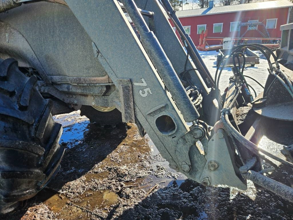 Valtra T171 - Traktor: obrázek 3 Valtra T171 - Traktor: obrázek 3