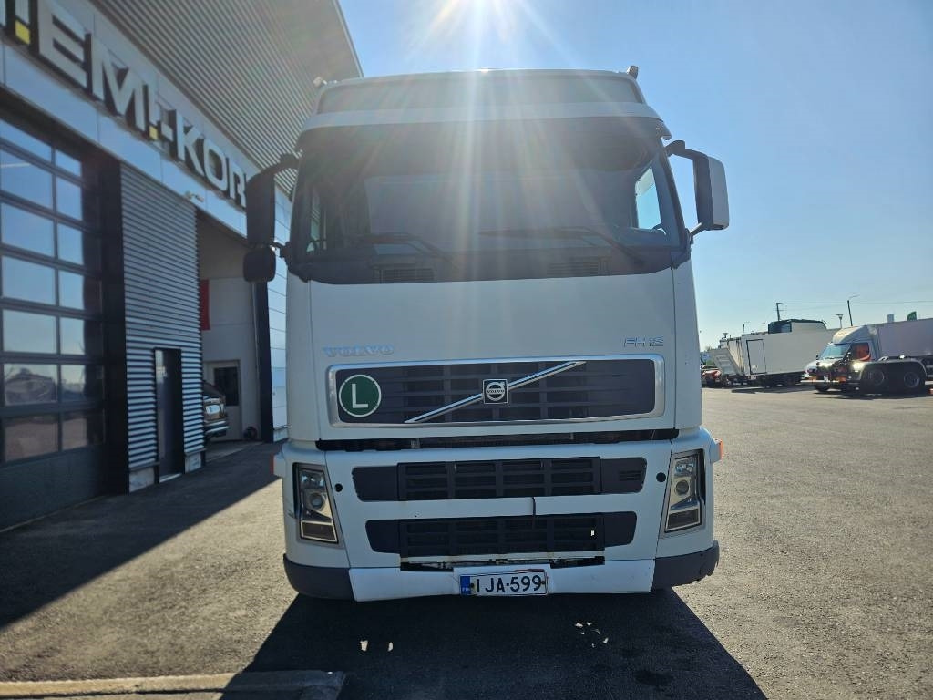 Volvo FH12 460 - Hákový nosič kontejnerů: obrázek 2 Volvo FH12 460 - Hákový nosič kontejnerů: obrázek 2