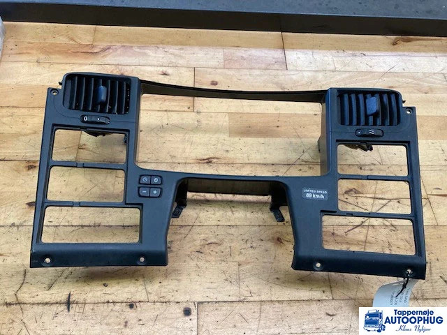 Scania Instrument panel – Scania 1911458 - Kabina a interiér pro Nákladní auto: obrázek 1 Scania Instrument panel – Scania 1911458 - Kabina a interiér pro Nákladní auto: obrázek 1