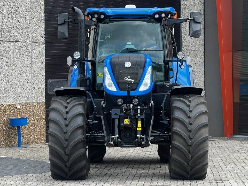 New Holland T7.270 Auto Command - Traktor: obrázek 4 New Holland T7.270 Auto Command - Traktor: obrázek 4