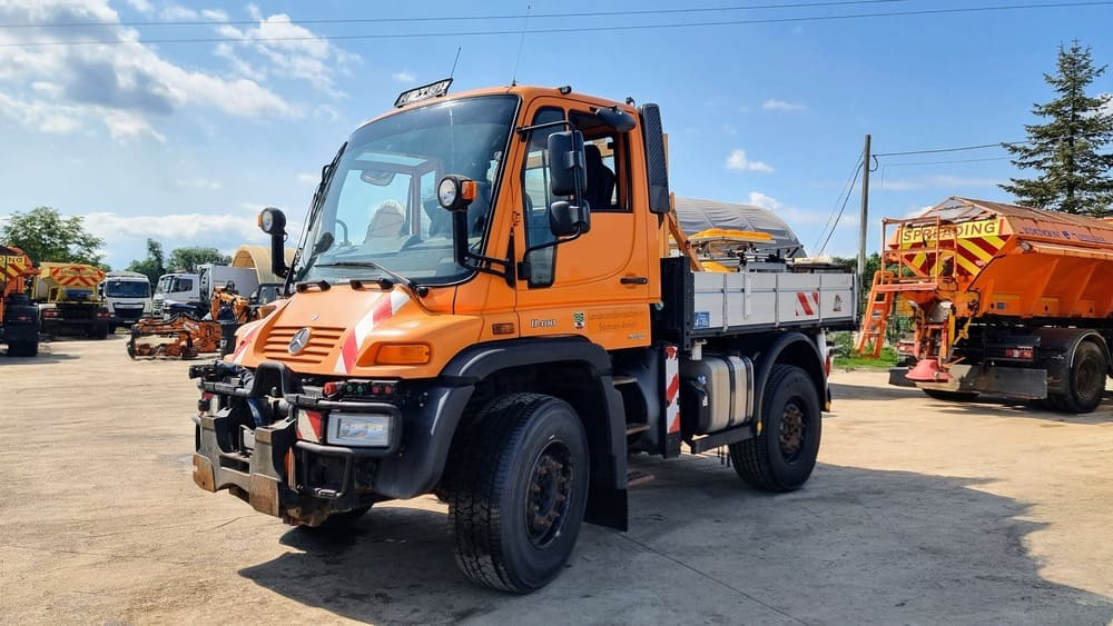 MERCEDES-BENZ Unimog U400 - Komunální traktor: obrázek 1 MERCEDES-BENZ Unimog U400 - Komunální traktor: obrázek 1
