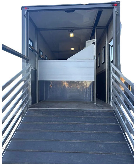 Scania P250 Horse Truck - Auto na přepravu koní: obrázek 4 Scania P250 Horse Truck - Auto na přepravu koní: obrázek 4