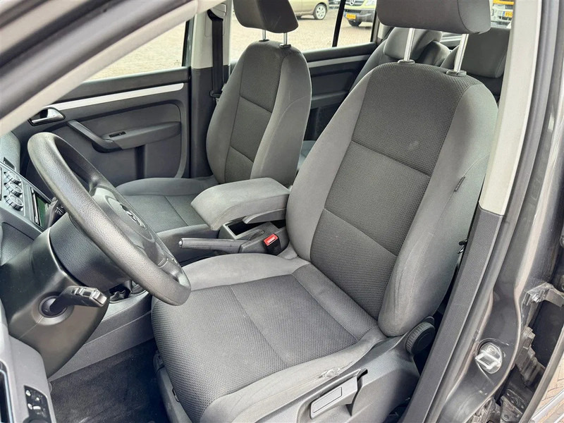 Volkswagen Touran 1.2 TSI 105pk 7 Pers LMV export - Osobní auto: obrázek 5 Volkswagen Touran 1.2 TSI 105pk 7 Pers LMV export - Osobní auto: obrázek 5