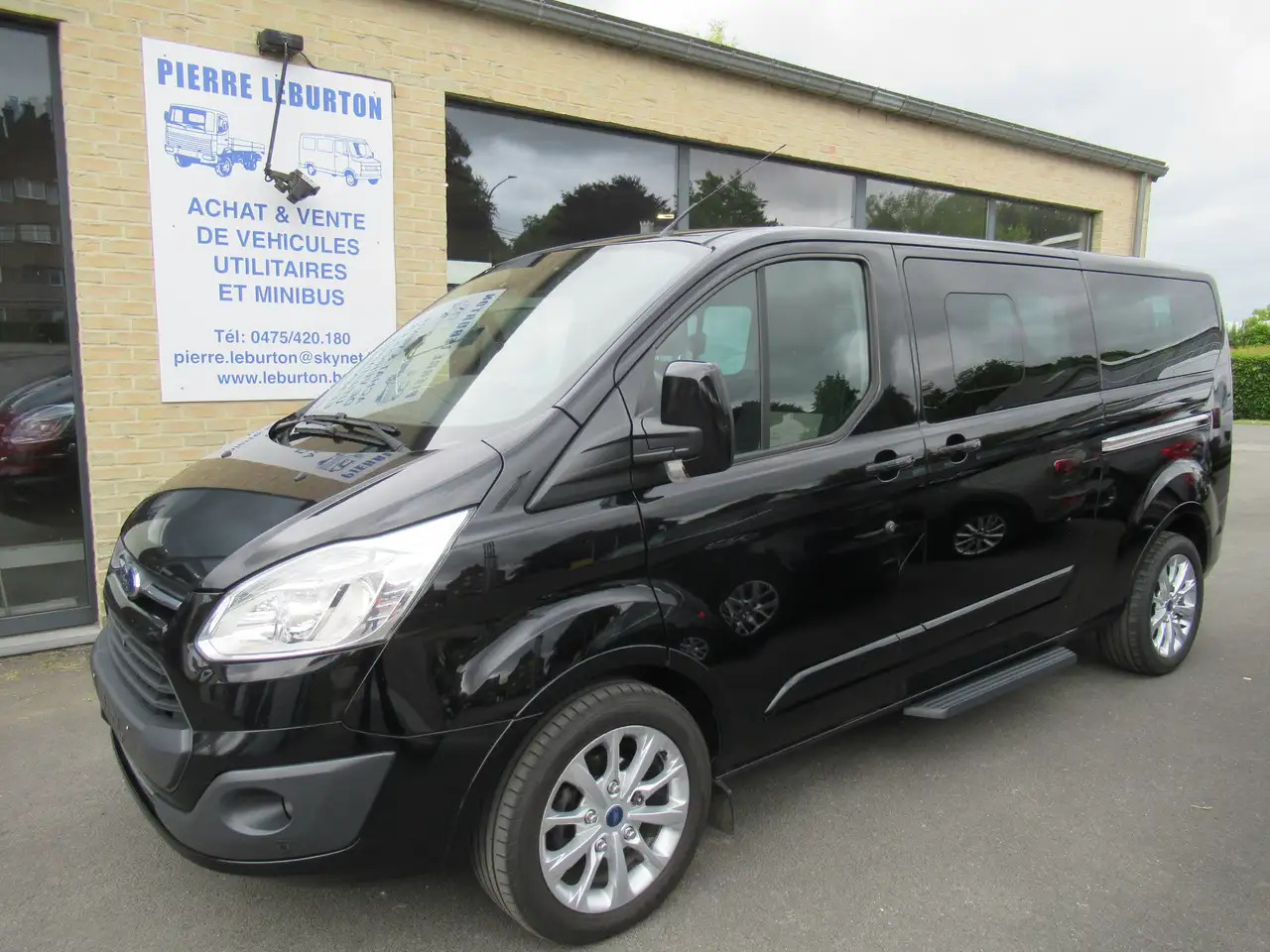 Ford Tourneo Custom 2.0 TDCi L2H1 - Mikrobus: obrázek 1 Ford Tourneo Custom 2.0 TDCi L2H1 - Mikrobus: obrázek 1