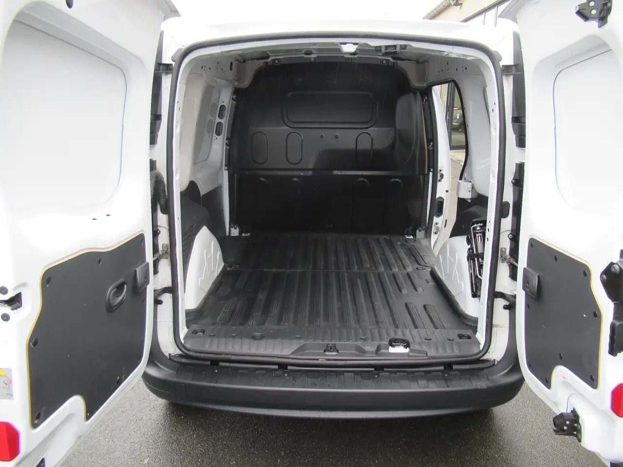 Renault Kangoo 15 DCI GRAND CONFORT CLIM 8250€+TVA/BTW - Malá dodávka: obrázek 5 Renault Kangoo 15 DCI GRAND CONFORT CLIM 8250€+TVA/BTW - Malá dodávka: obrázek 5