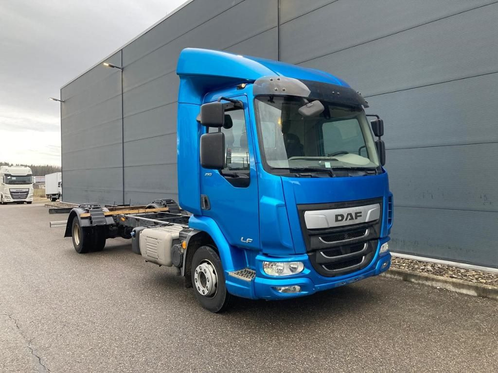 DAF LF 210 FA Standheizung / 5.00m Rd / 7.490kg - Plachtový nákladní auto: obrázek 1 DAF LF 210 FA Standheizung / 5.00m Rd / 7.490kg - Plachtový nákladní auto: obrázek 1