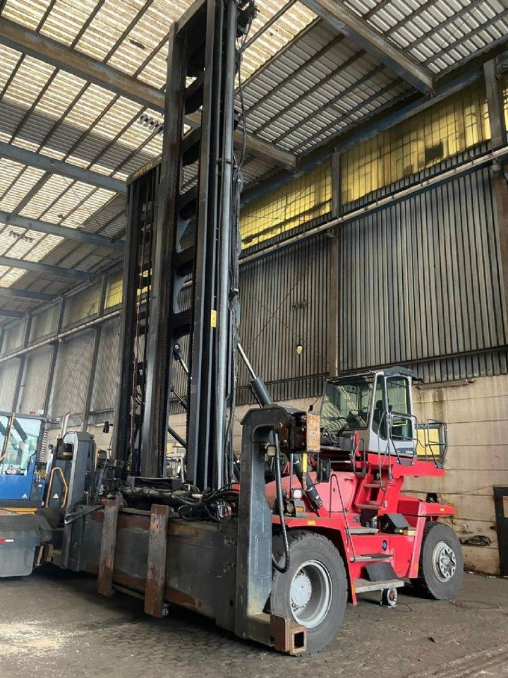 Kalmar DCF100-45E7 - Kontejnerový manipulátor: obrázek 2 Kalmar DCF100-45E7 - Kontejnerový manipulátor: obrázek 2