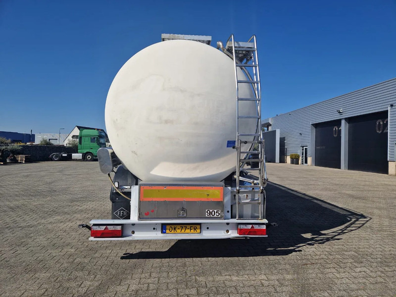 Feldbinder 38000 liter 3 kamer tankoplegger met CIP Leiding en tank verwarming - Cisternový návěs: obrázek 3 Feldbinder 38000 liter 3 kamer tankoplegger met CIP Leiding en tank verwarming - Cisternový návěs: obrázek 3