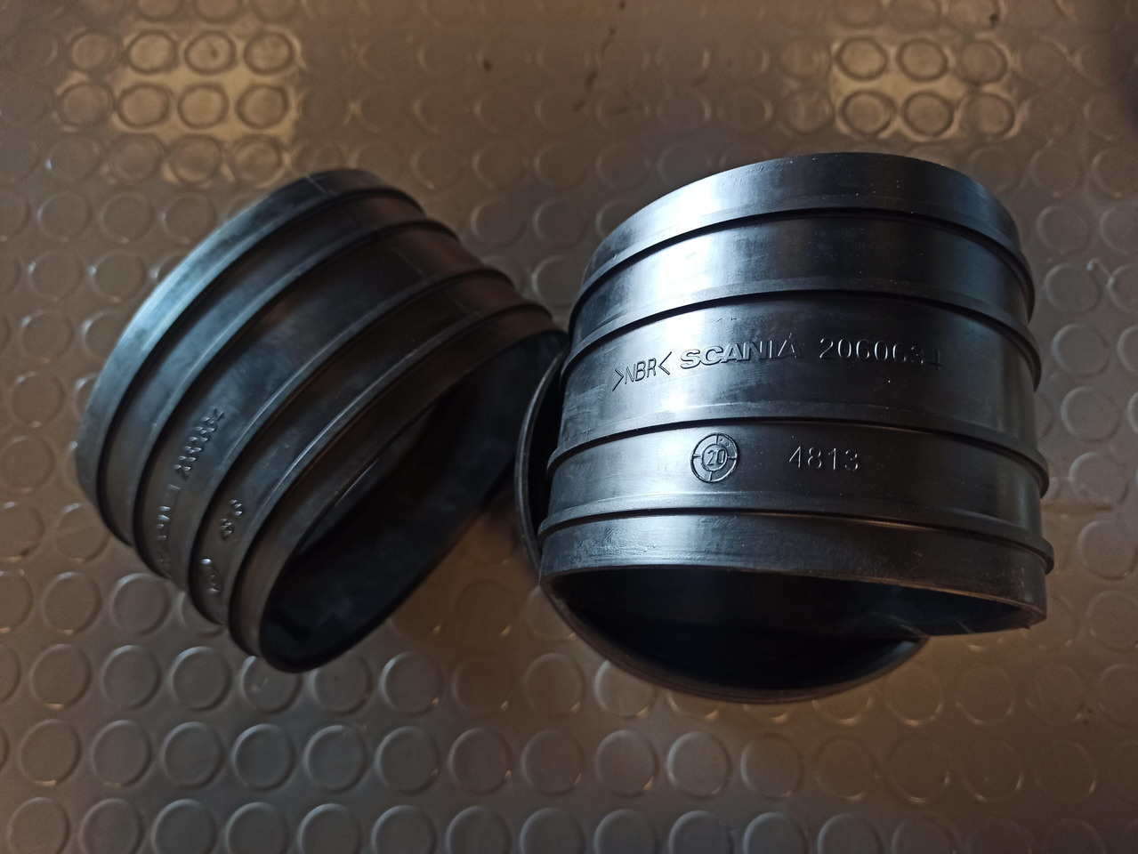 SCANIA HOSE 2060634 - Motor a díly pro Nákladní auto: obrázek 1 SCANIA HOSE 2060634 - Motor a díly pro Nákladní auto: obrázek 1