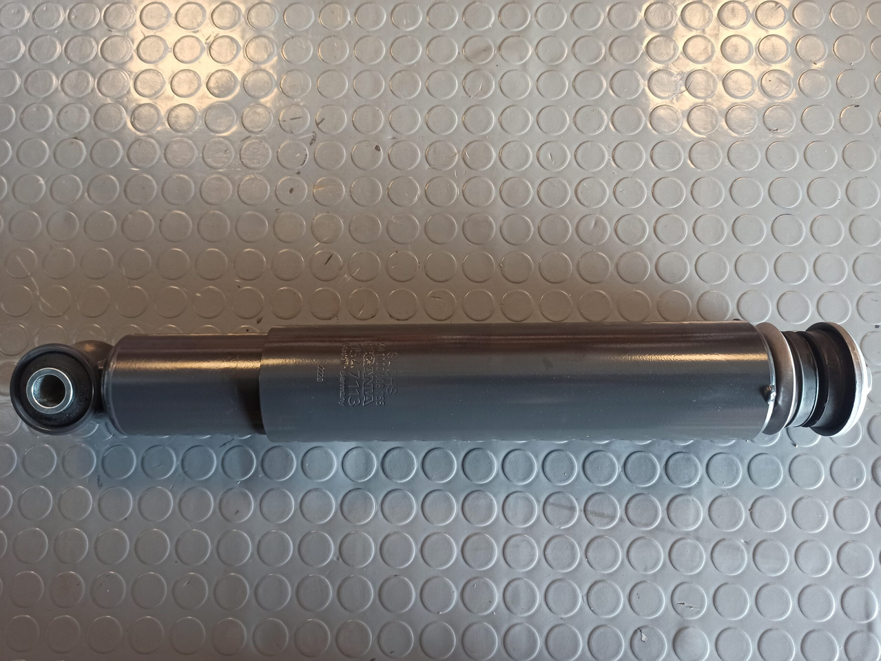 SCANIA SHOCK ABSORBER - 1547113 - Tlumiče pro Nákladní auto: obrázek 1 SCANIA SHOCK ABSORBER - 1547113 - Tlumiče pro Nákladní auto: obrázek 1