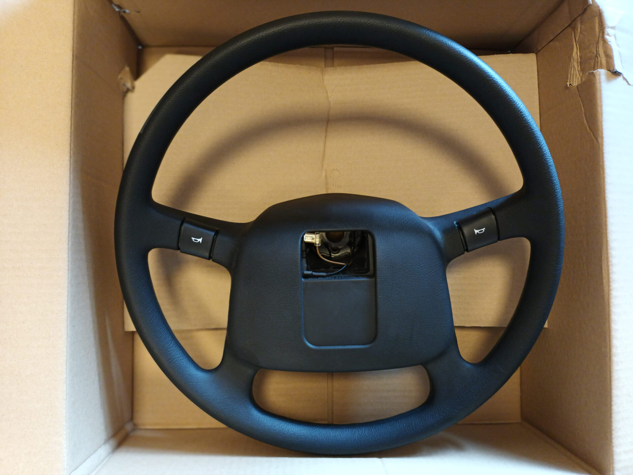 VOLVO STEERING WHEEL 1062027 - Volant pro Nákladní auto: obrázek 3 VOLVO STEERING WHEEL 1062027 - Volant pro Nákladní auto: obrázek 3