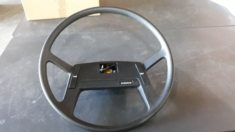 VOLVO STEERING WHEEL 1081910 - Volant pro Nákladní auto: obrázek 1 VOLVO STEERING WHEEL 1081910 - Volant pro Nákladní auto: obrázek 1