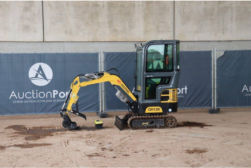 AGT Industrial QH13R - Mini rýpadlo: obrázek 1 AGT Industrial QH13R - Mini rýpadlo: obrázek 1