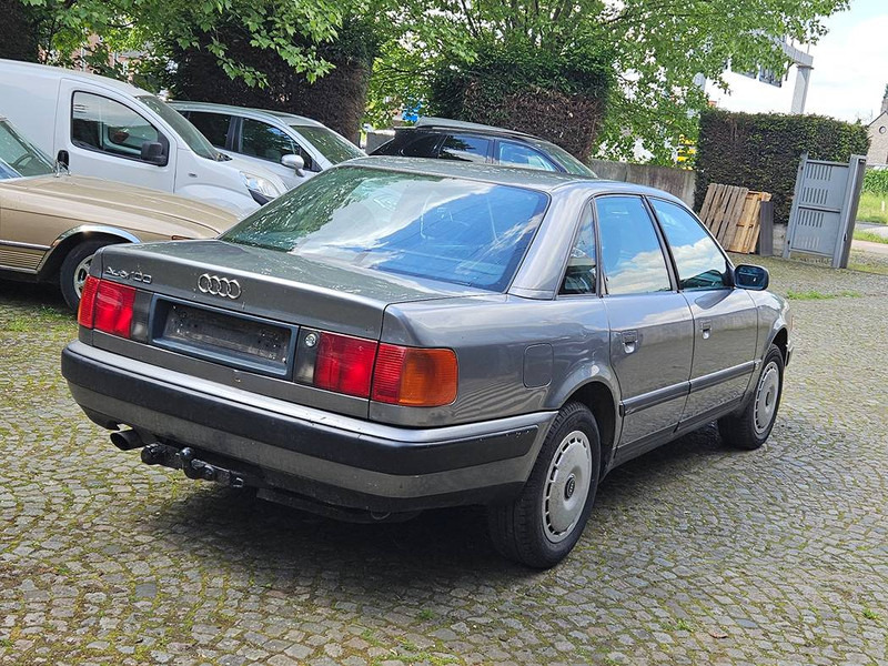 Audi 100 2.4D - Sedan: obrázek 2 Audi 100 2.4D - Sedan: obrázek 2