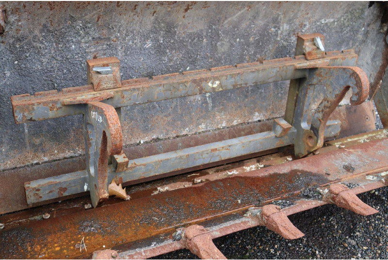 Kolový nakladač Caterpillar 906H: obrázek 12