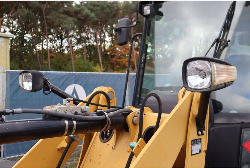 Kolový nakladač Caterpillar 906H: obrázek 16