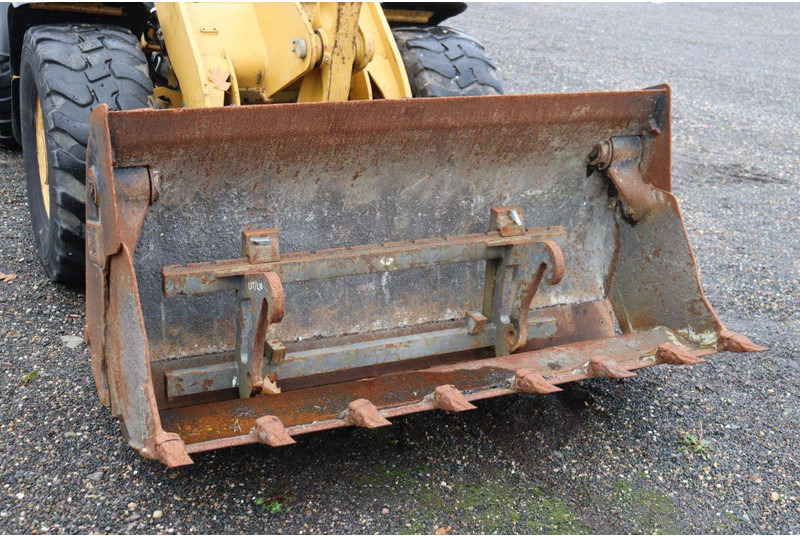 Kolový nakladač Caterpillar 906H: obrázek 11