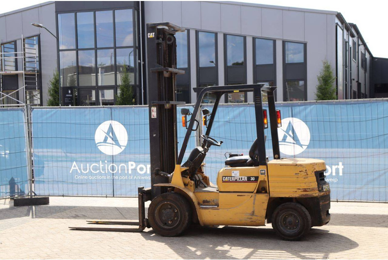 Caterpillar DP30 - Dieselový vysokozdvižný vozík: obrázek 3 Caterpillar DP30 - Dieselový vysokozdvižný vozík: obrázek 3