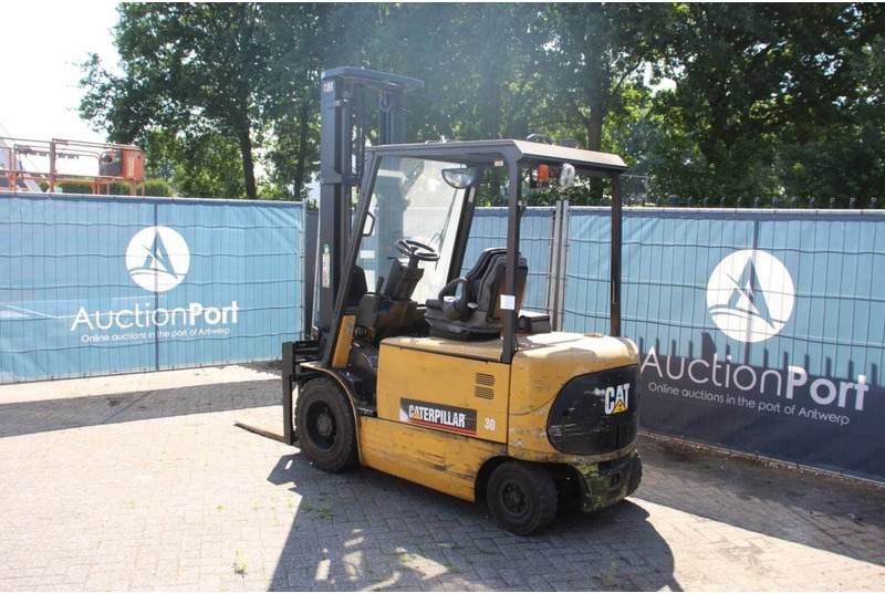 Caterpillar EP30K - Elektrický vysokozdvižný vozík: obrázek 3 Caterpillar EP30K - Elektrický vysokozdvižný vozík: obrázek 3