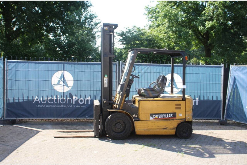 Caterpillar EP30K - Elektrický vysokozdvižný vozík: obrázek 1 Caterpillar EP30K - Elektrický vysokozdvižný vozík: obrázek 1