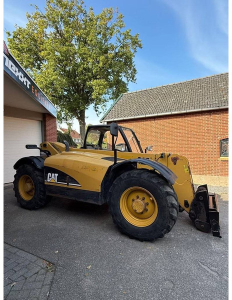 Caterpillar TH330B - Teleskopický manipulátor: obrázek 2 Caterpillar TH330B - Teleskopický manipulátor: obrázek 2