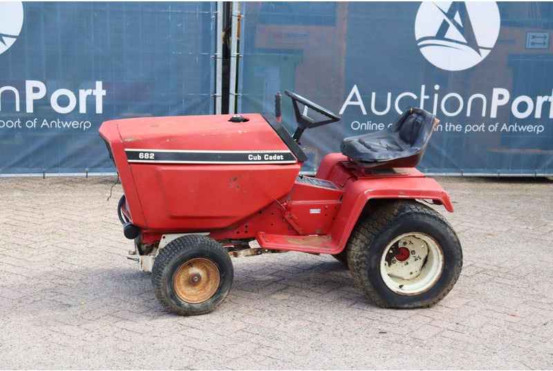 Cub Cadet 682 - Sekačka na trávu: obrázek 1 Cub Cadet 682 - Sekačka na trávu: obrázek 1