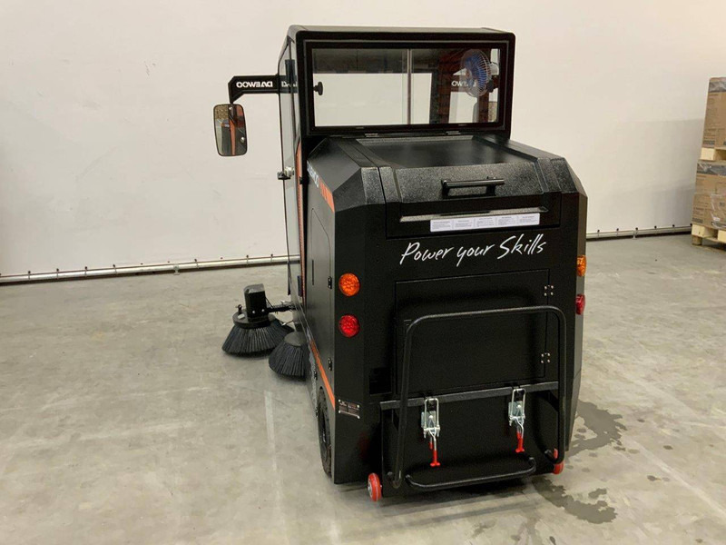 Daewoo DAS100 - Zametací vůz: obrázek 5 Daewoo DAS100 - Zametací vůz: obrázek 5