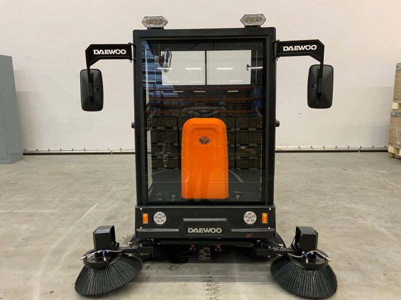 Daewoo DAS100 - Zametací vůz: obrázek 4 Daewoo DAS100 - Zametací vůz: obrázek 4