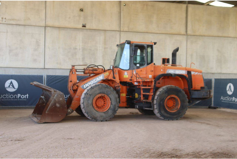 Doosan DL300 - Kolový nakladač: obrázek 1 Doosan DL300 - Kolový nakladač: obrázek 1